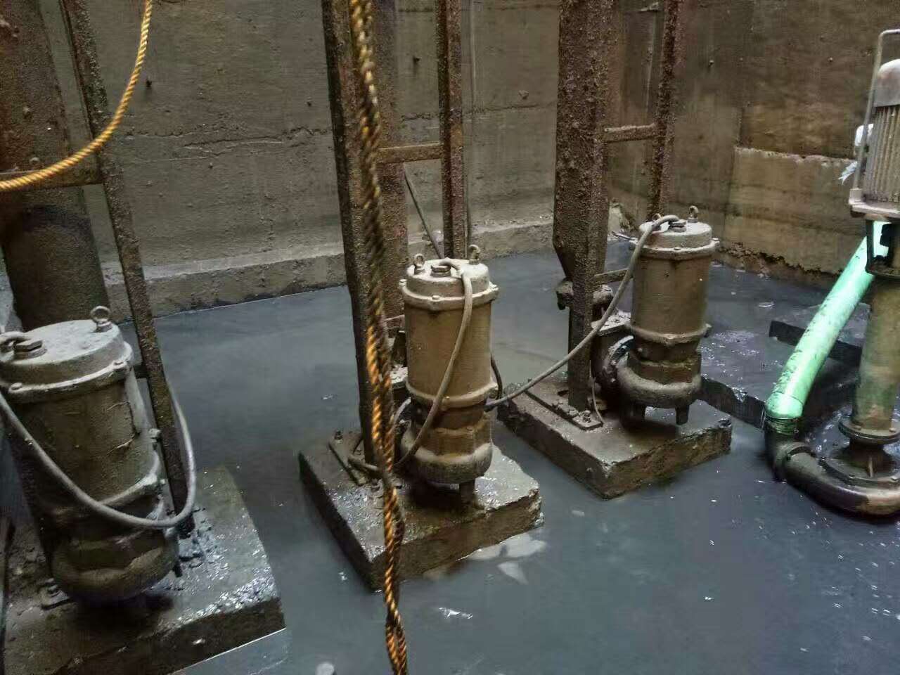 蕲春污水池清理