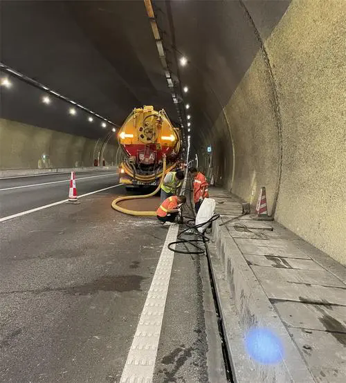 蕲春隧道排水渠清淤